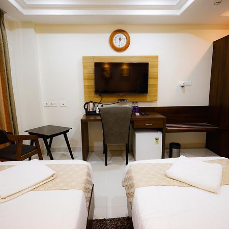 M Square Hotel Hyderabad Eksteriør billede