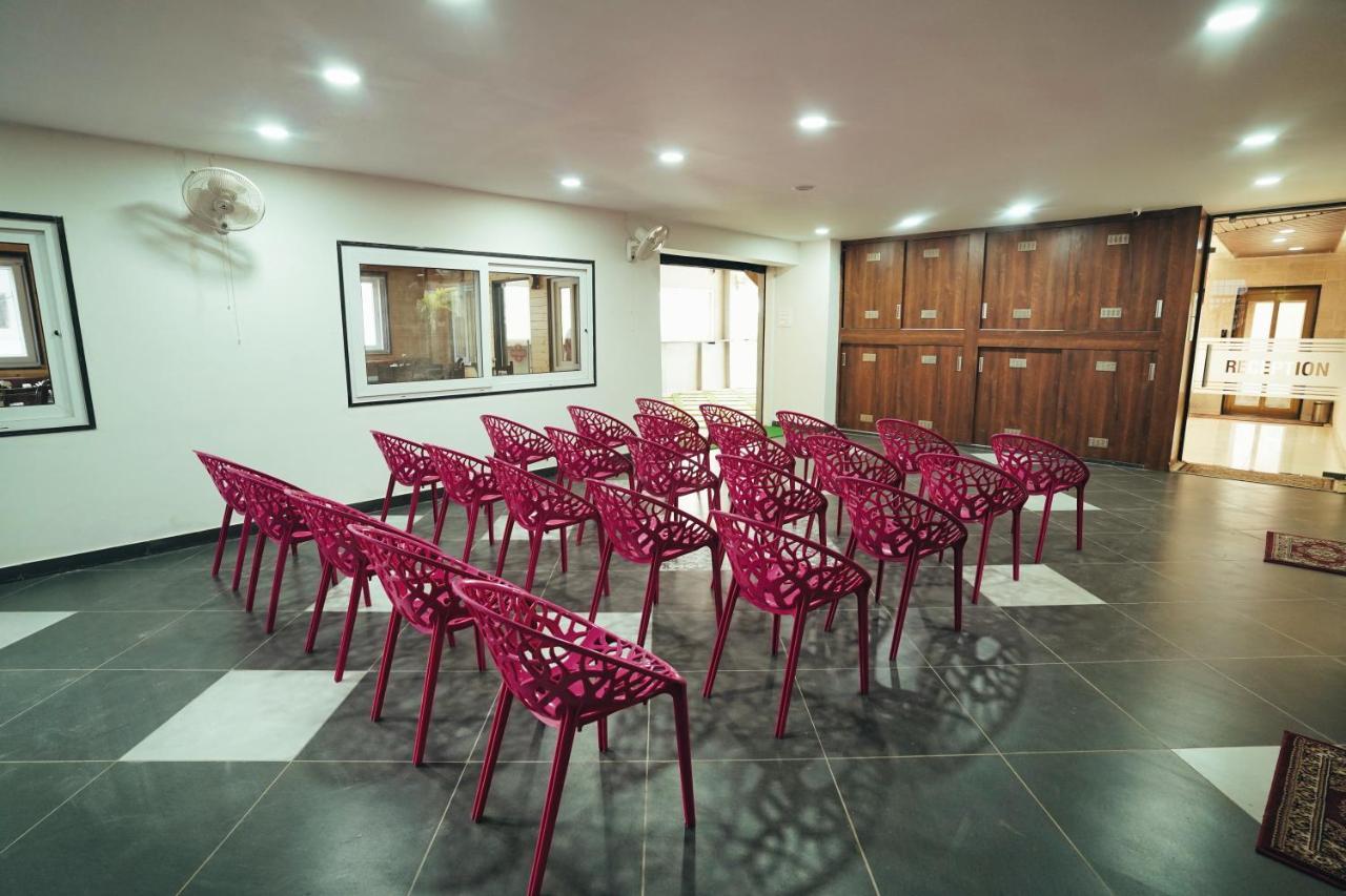 M Square Hotel Hyderabad Eksteriør billede