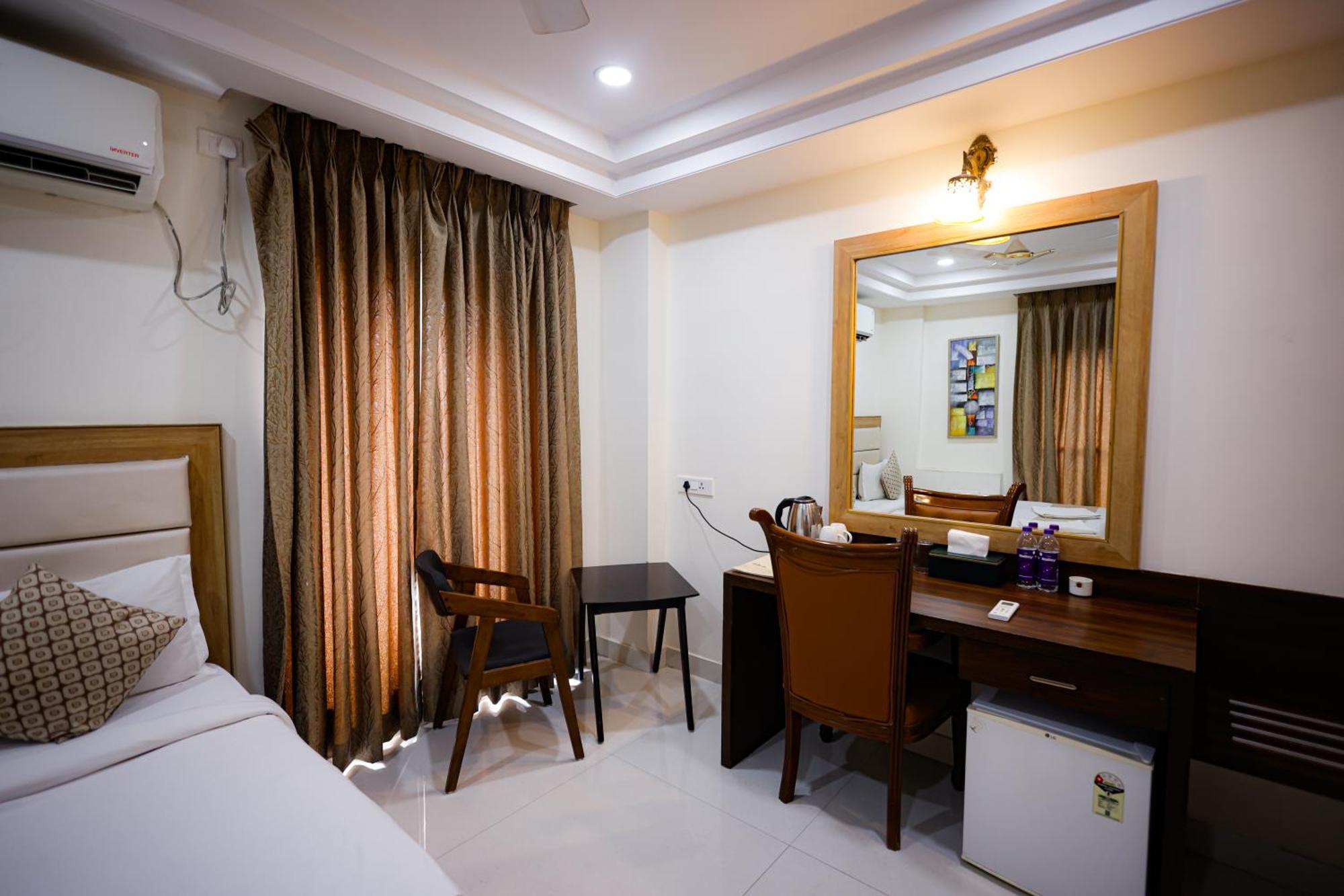 M Square Hotel Hyderabad Eksteriør billede