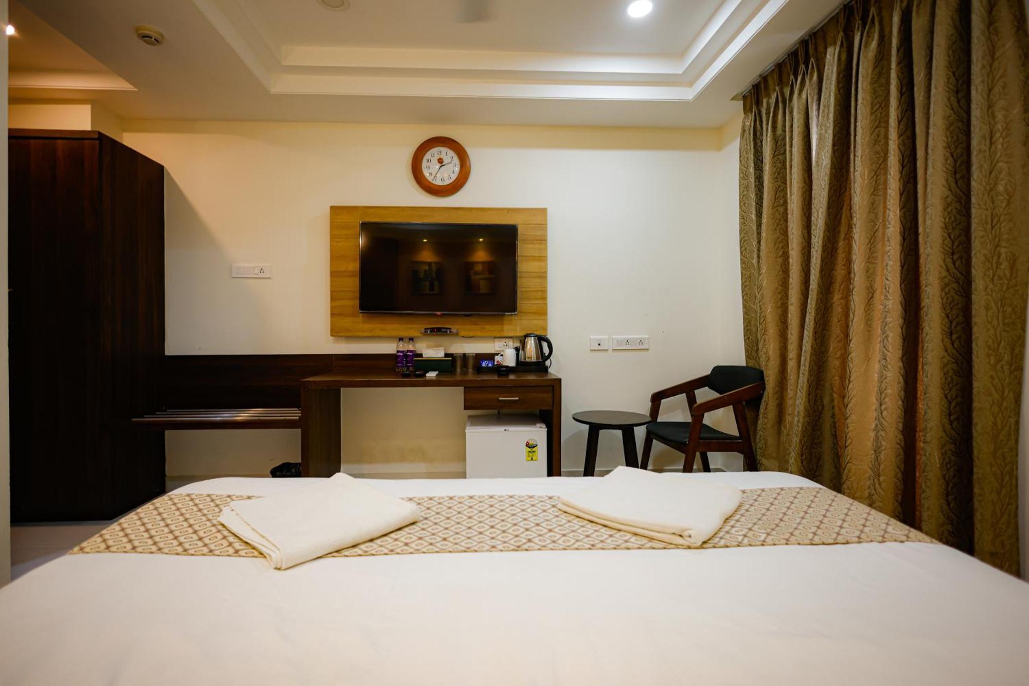 M Square Hotel Hyderabad Eksteriør billede