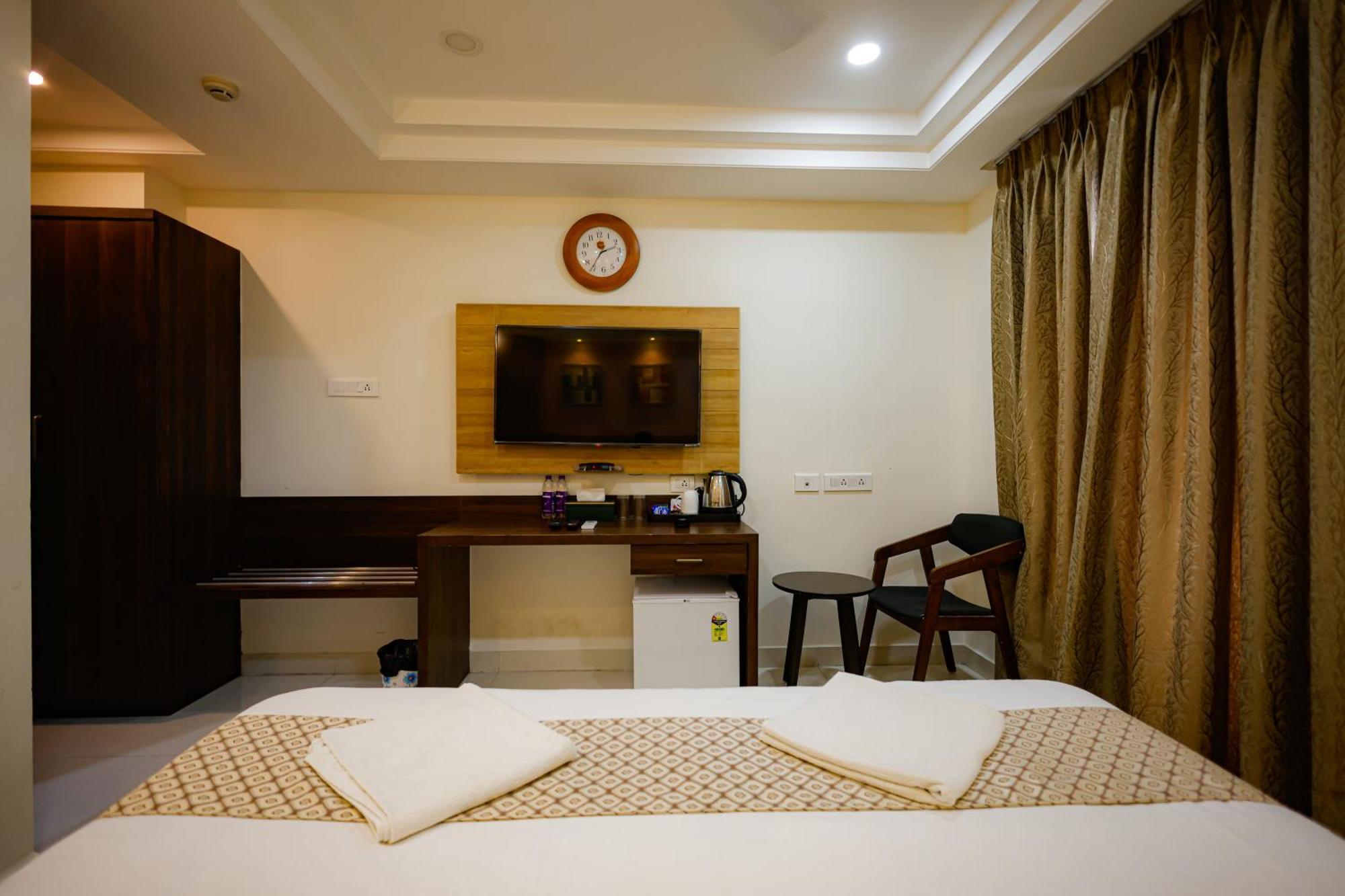 M Square Hotel Hyderabad Eksteriør billede