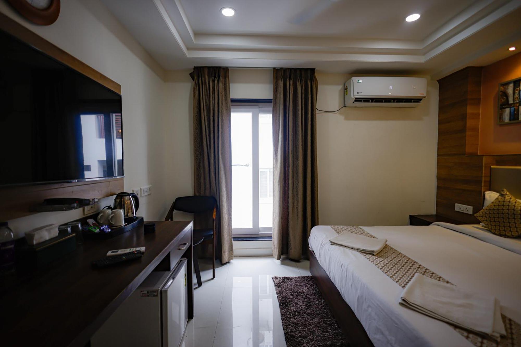 M Square Hotel Hyderabad Eksteriør billede