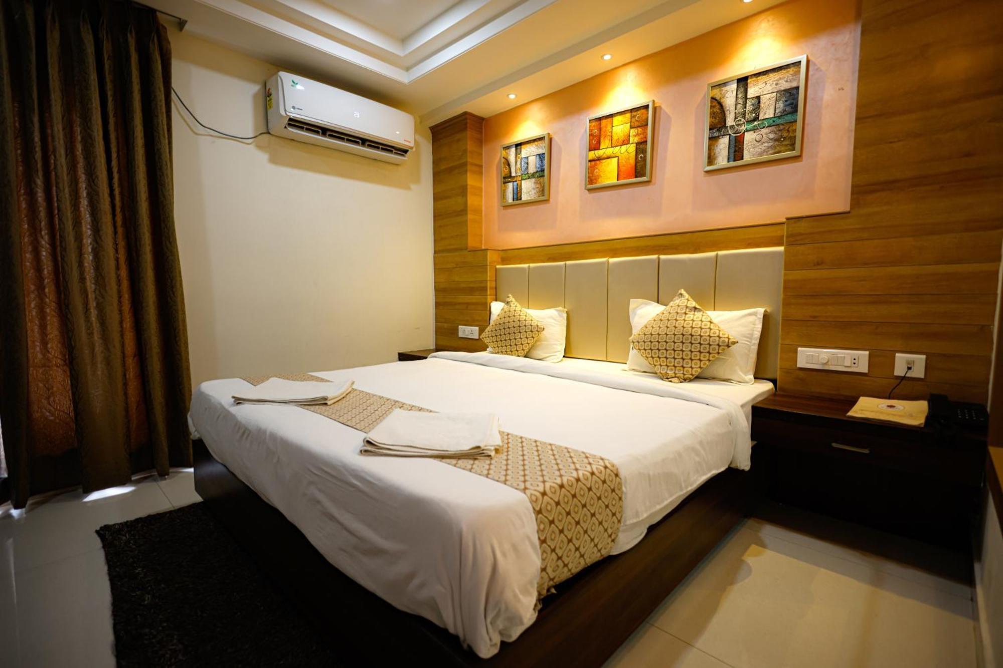 M Square Hotel Hyderabad Eksteriør billede