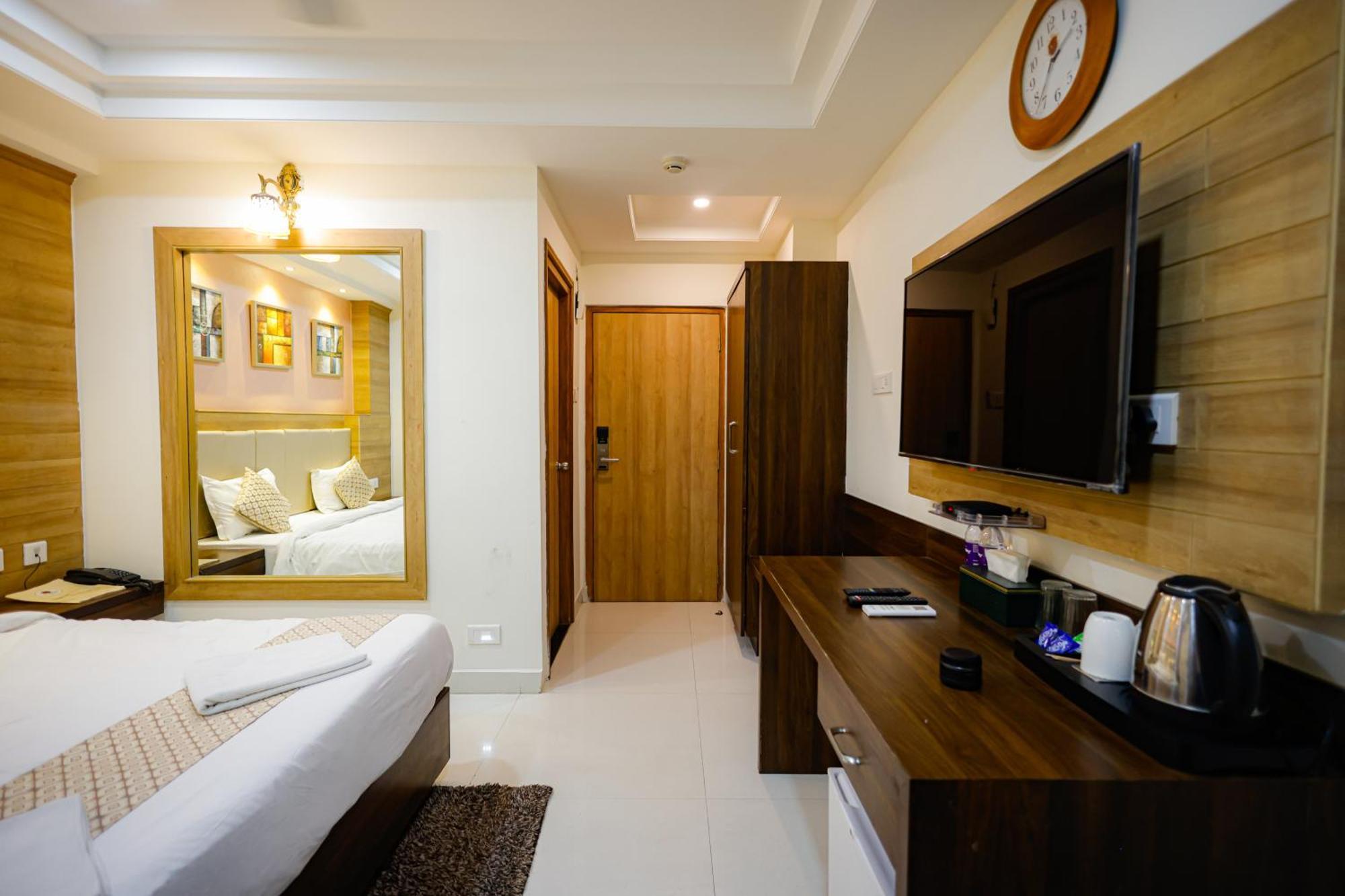 M Square Hotel Hyderabad Eksteriør billede