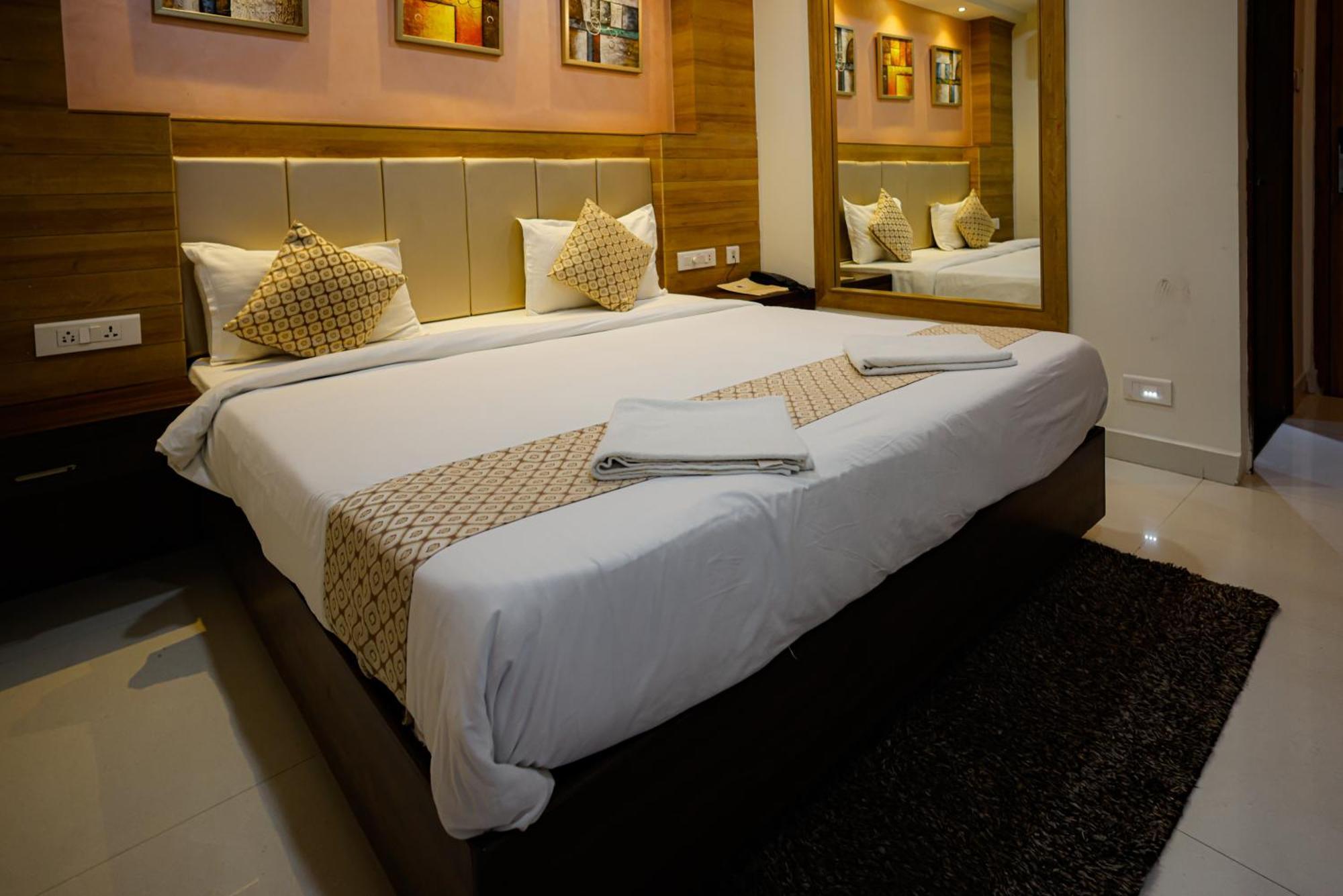 M Square Hotel Hyderabad Eksteriør billede