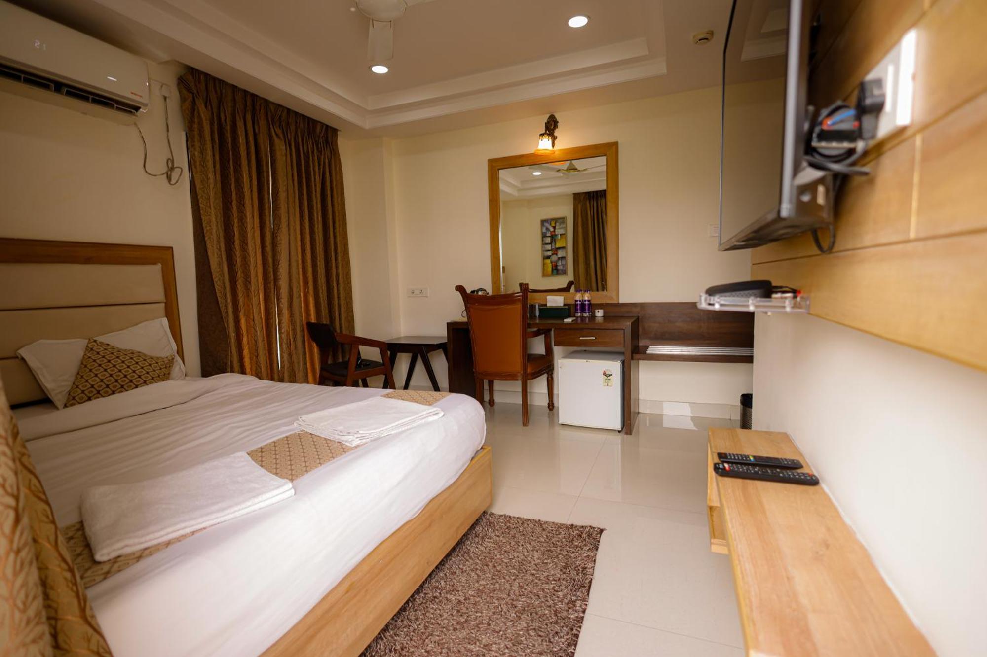M Square Hotel Hyderabad Eksteriør billede