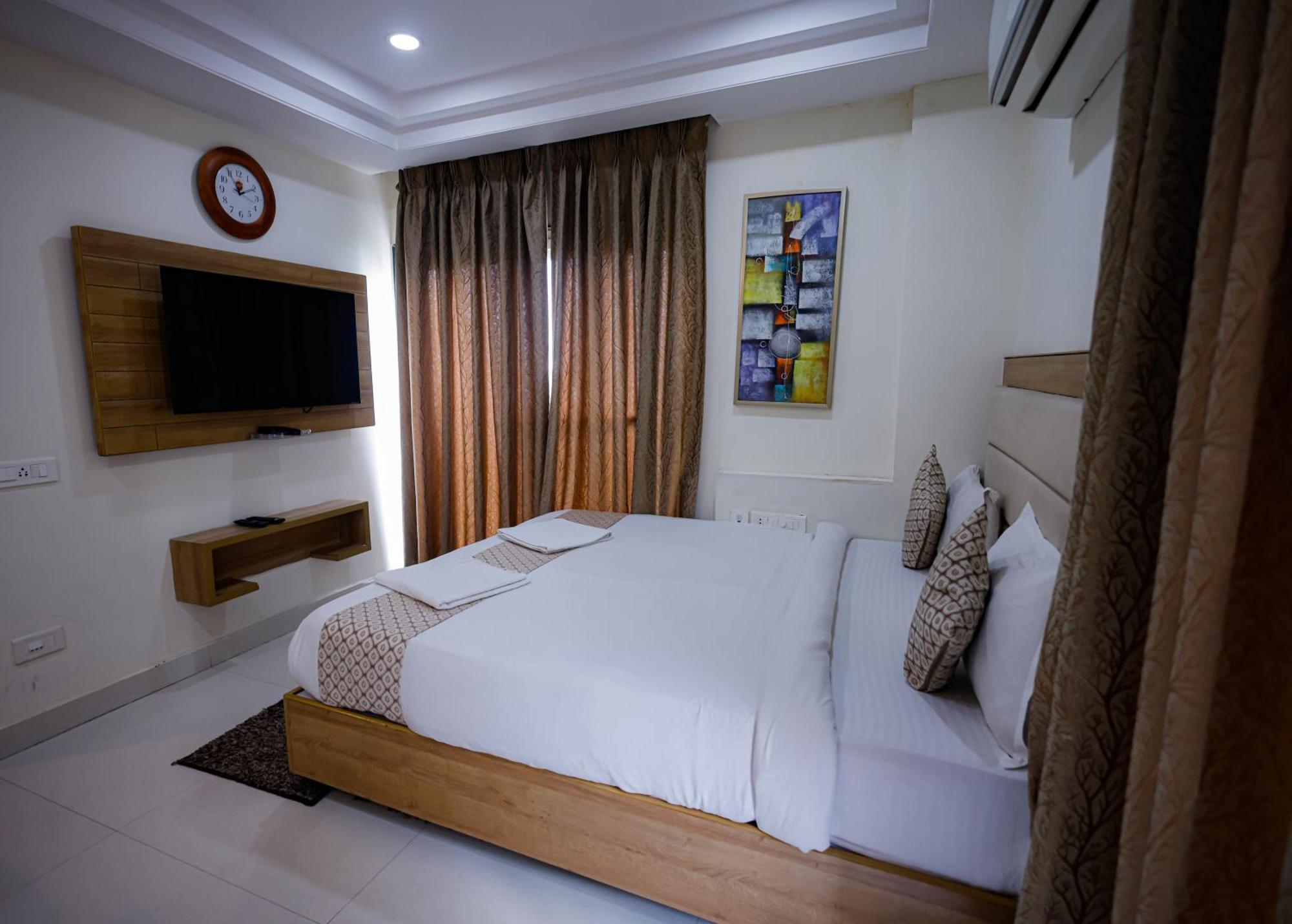 M Square Hotel Hyderabad Eksteriør billede