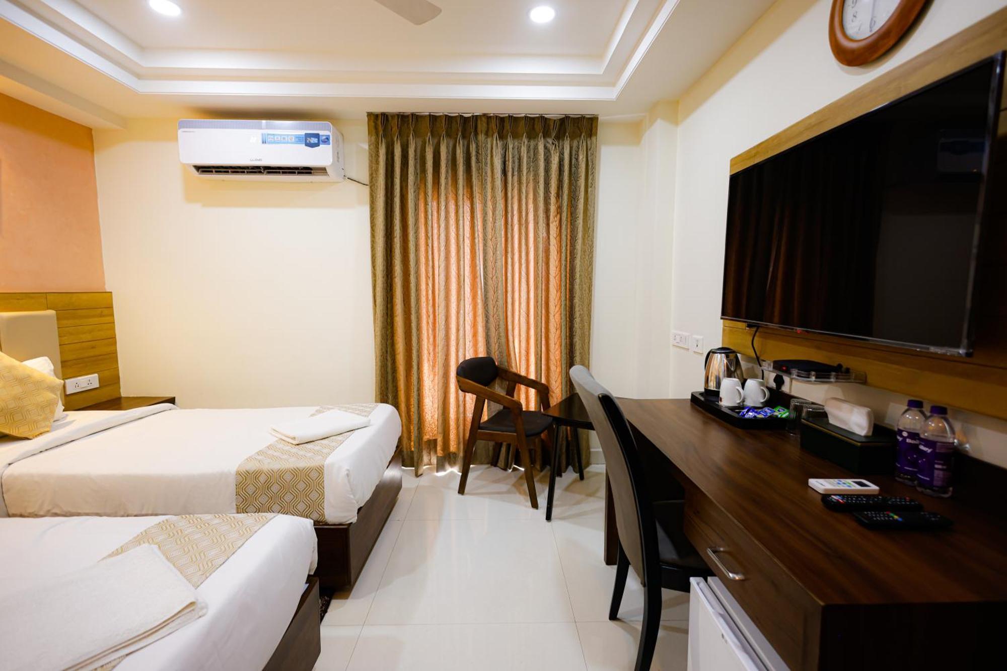 M Square Hotel Hyderabad Eksteriør billede