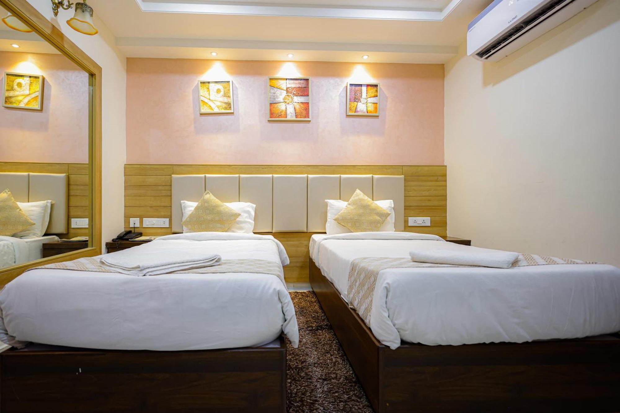 M Square Hotel Hyderabad Eksteriør billede