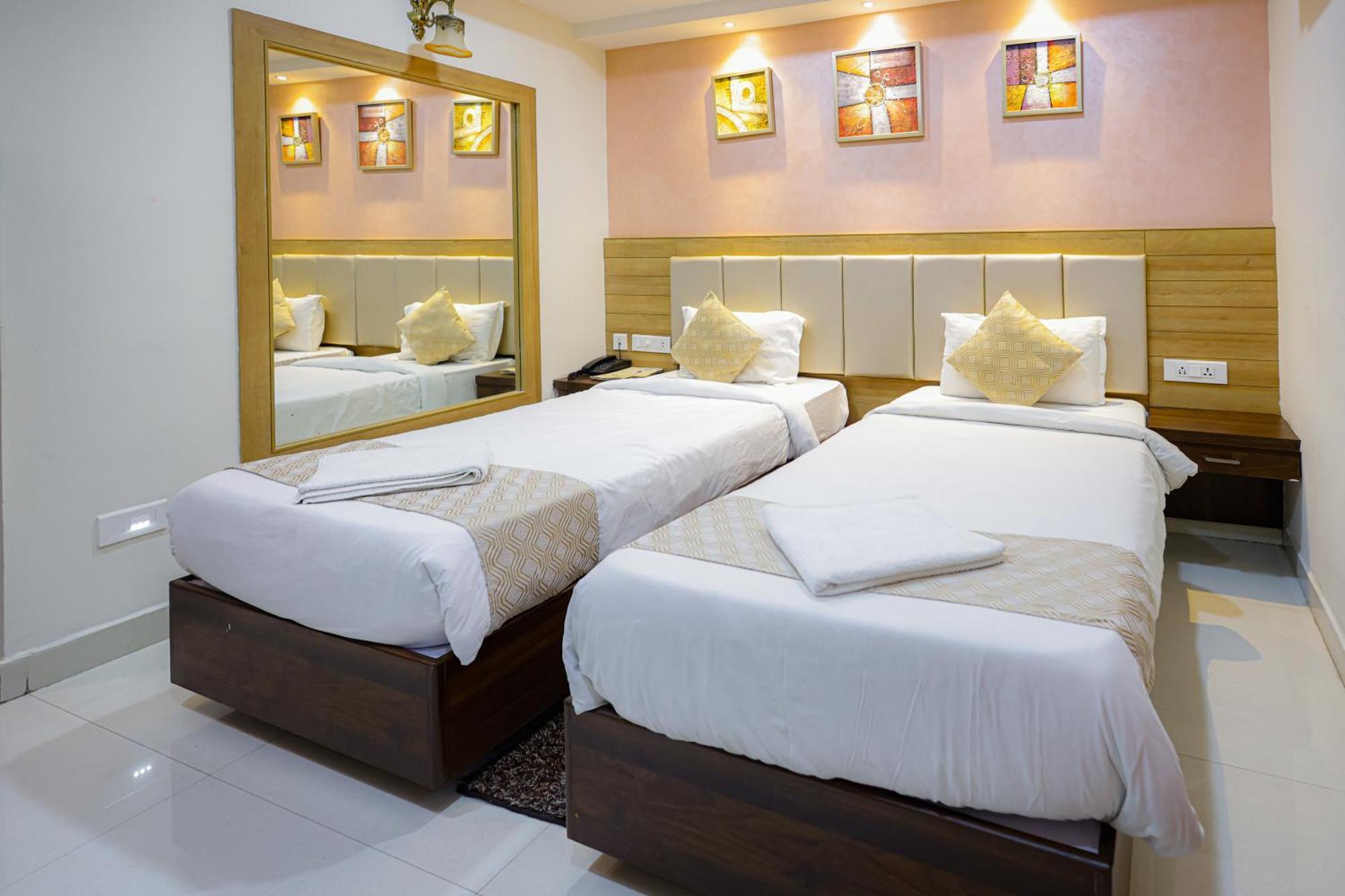 M Square Hotel Hyderabad Eksteriør billede