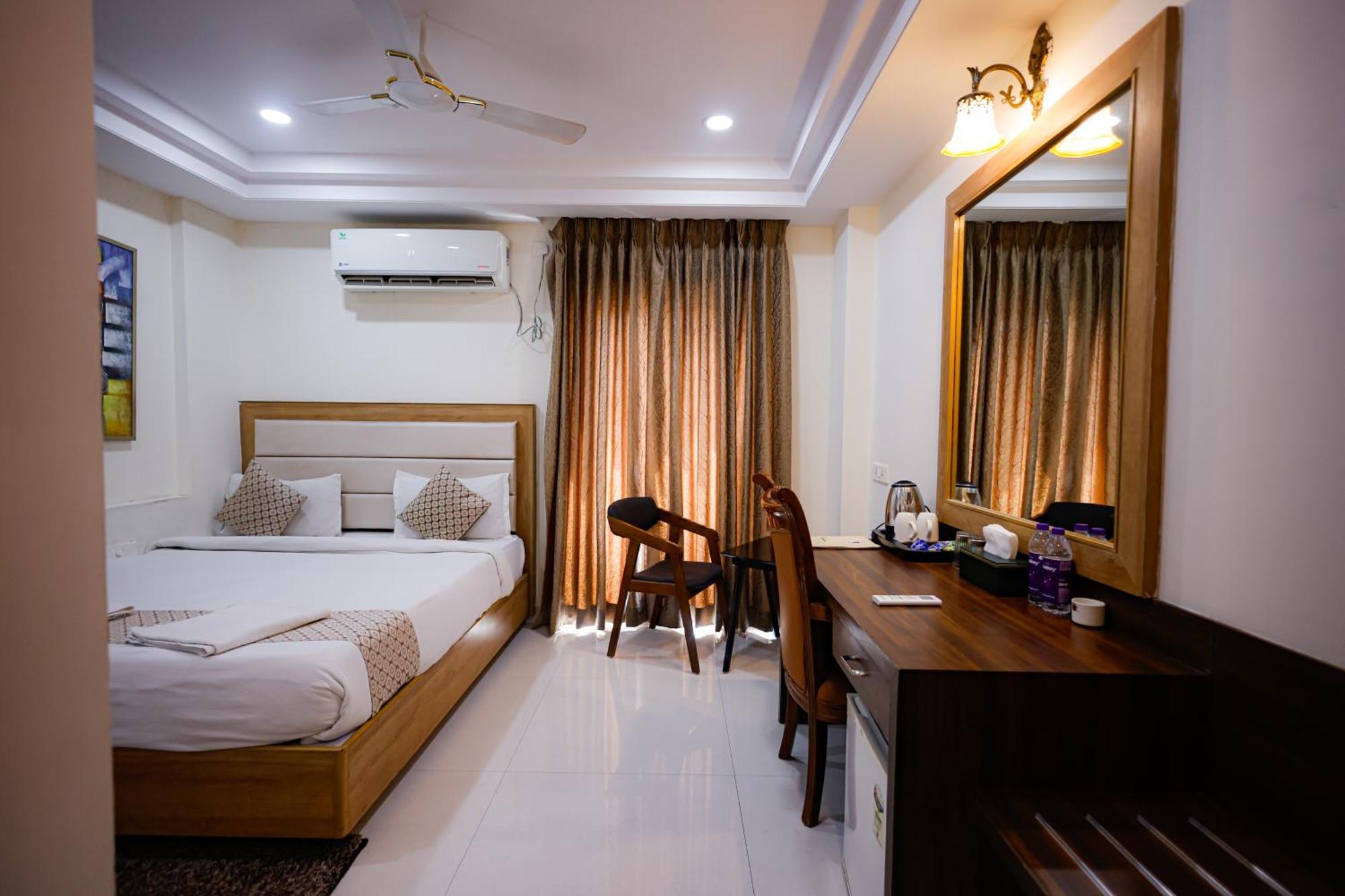 M Square Hotel Hyderabad Eksteriør billede
