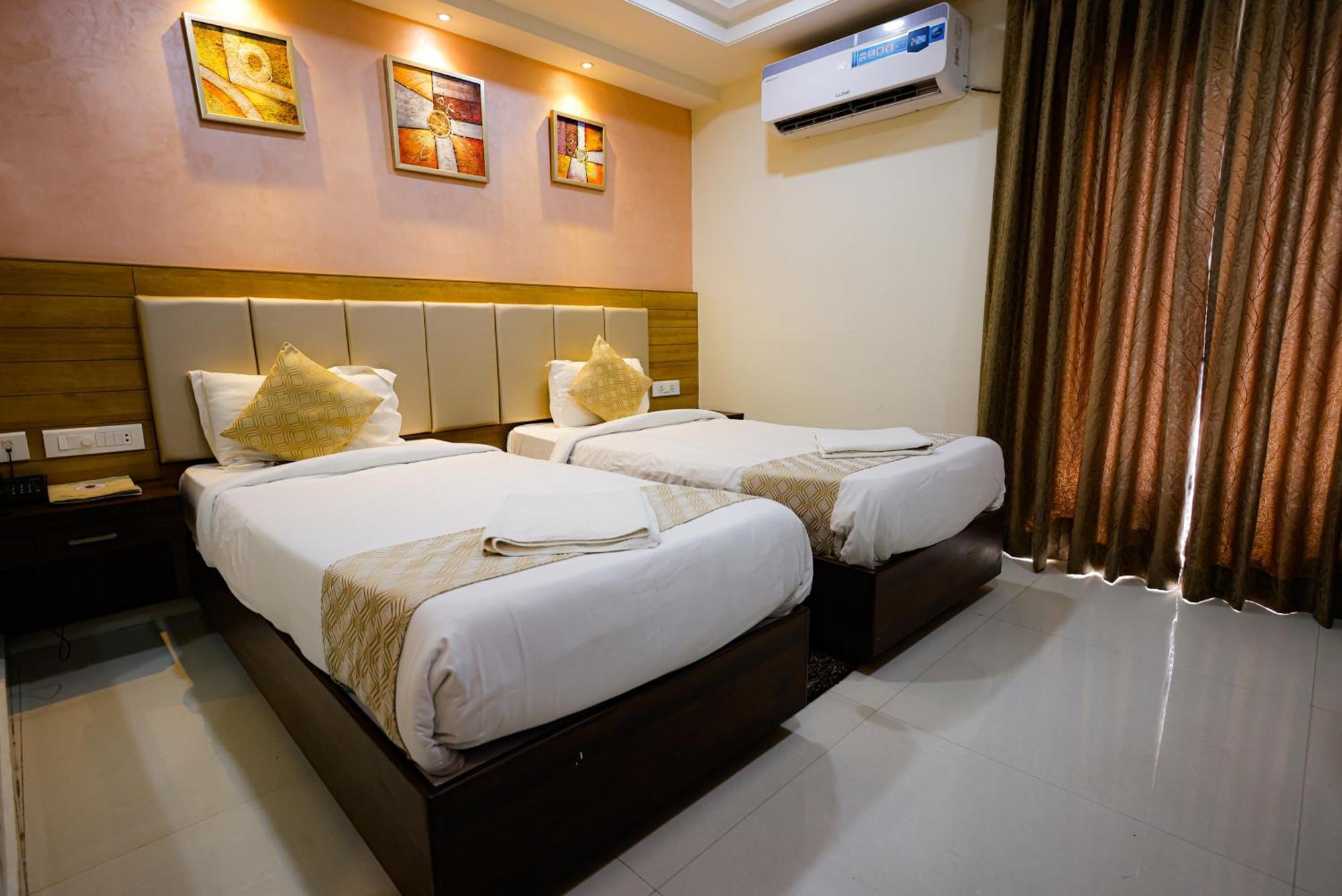 M Square Hotel Hyderabad Eksteriør billede